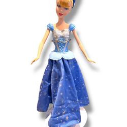 2014 Mattel Disney Princess Twirling Skirt Cinderella Doll WORKS!!