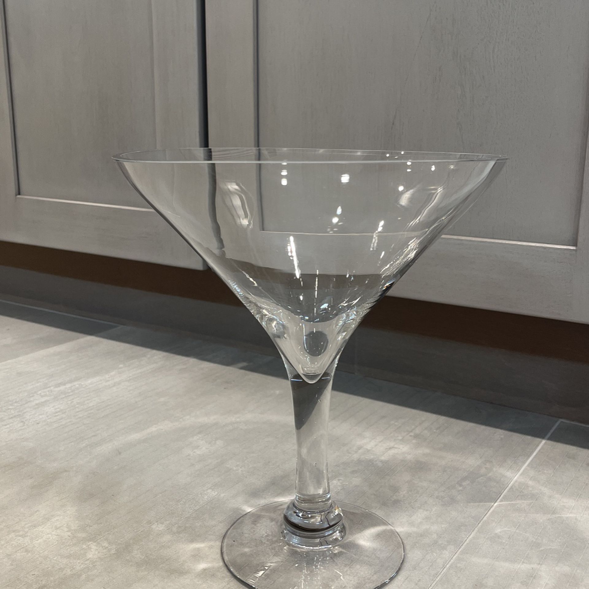 Grande - Jumbo Martini Glass Cocktail Centerpiece (Item# GMG-02)