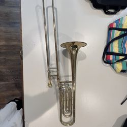 Old‘s ambassador brass trombone Fullerton California new mouthpiece vintage no case. I do not play. This instrument bought it at an estate sale 