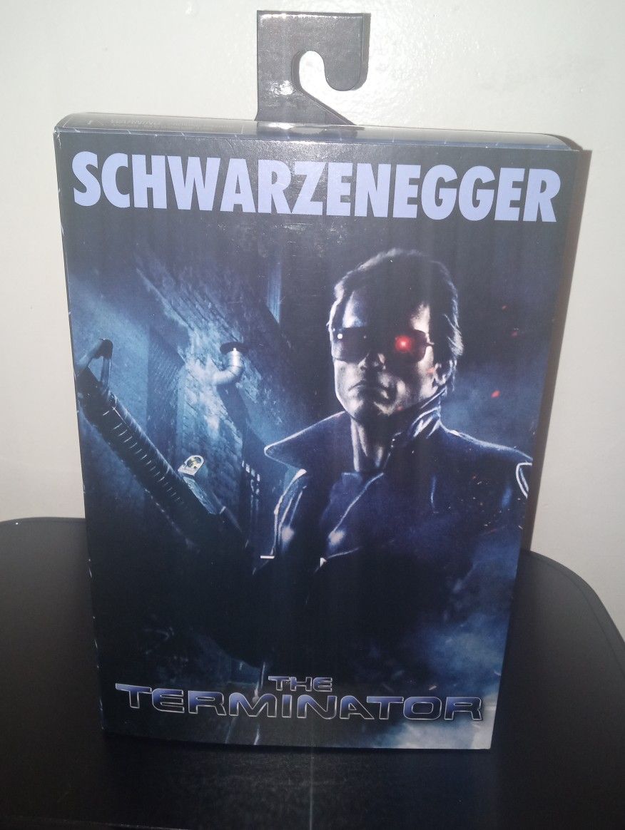 Neca Real Toys T800 Terminator Arnold Schwarzenegger