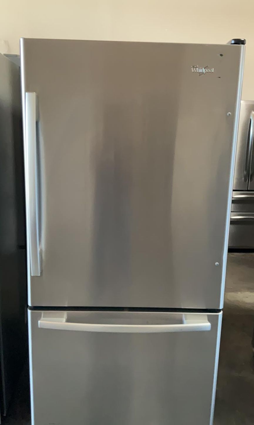 Like New Whirlpool Refrigerator - GREAT condition!