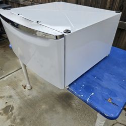 Pedestal Washer or Dryer 