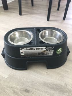 Almost New. Table Diner Dog.