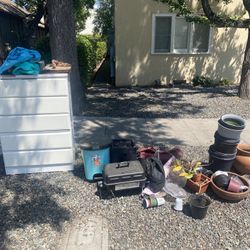 CURB ALERT EVERYTHING FREE WHITE DRESSER PLANTS POTS BBQ GRILL FLOATIES AND MORE 