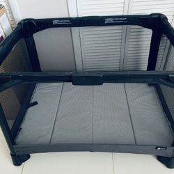 4moms Breeze Plus Portable Playard