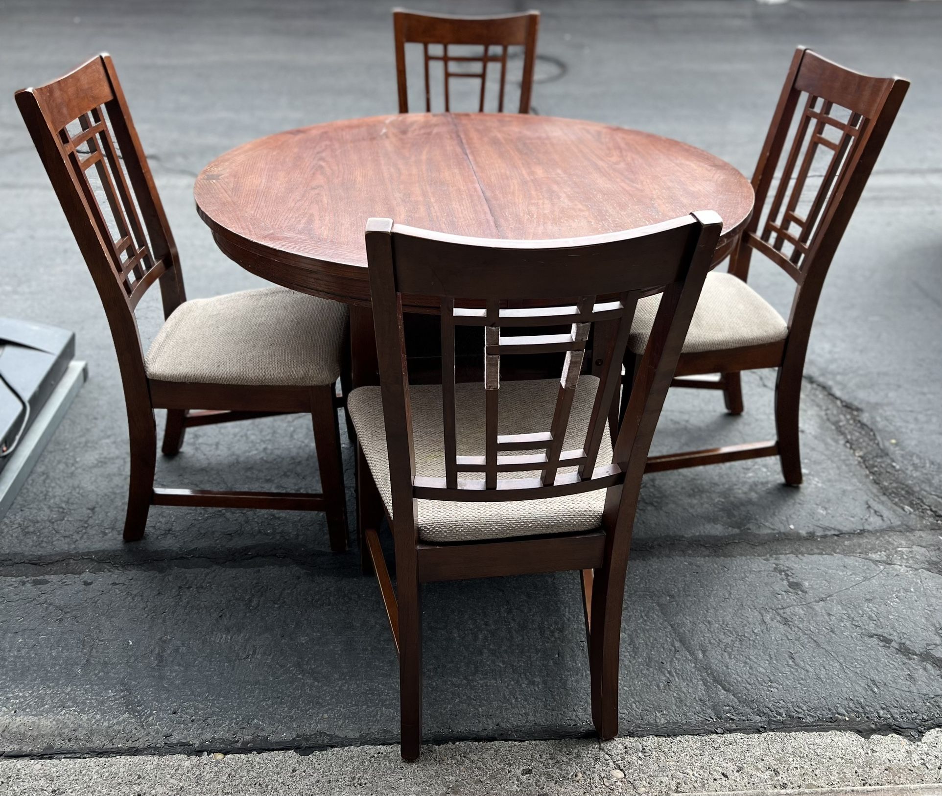 Dining Table & Chairs 