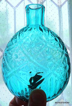 MMA reproduction Pairpoint Early American teal green blown art glass bottle vase