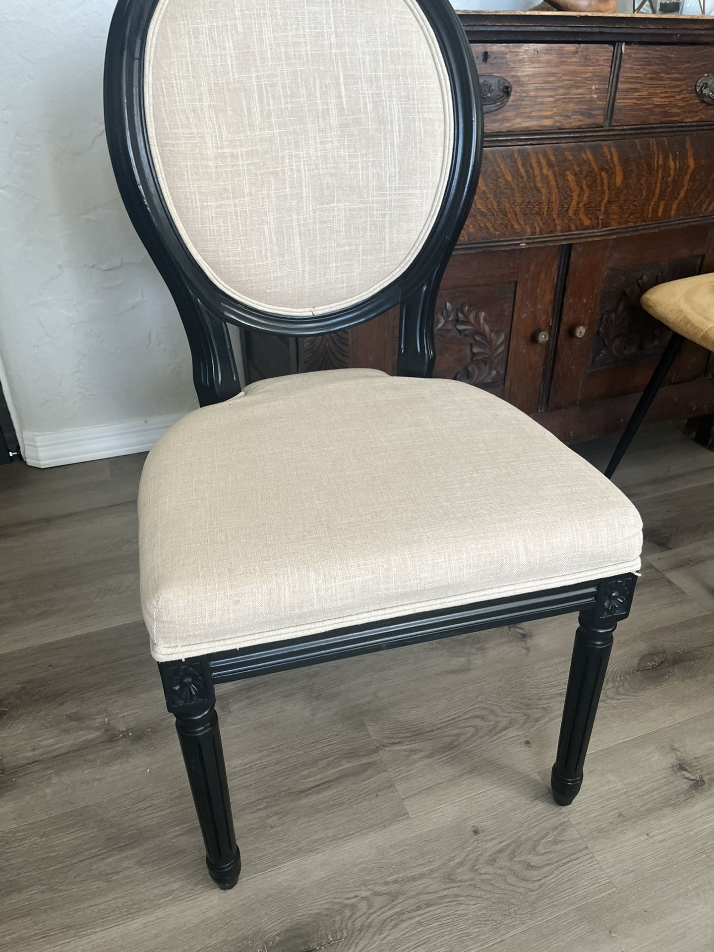 Traído al And Mid Century Style Chairs For Sale