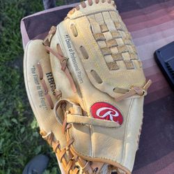 Left-Handed Rawlings Baseball Glove And Louisville, Bat Bag And Little League Baseball Bat 25 Inches And Softball Bat 34 Inches