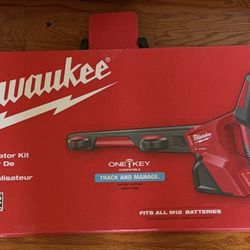 Milwaukee M12 Pipeline Locator Kit (2580-21).