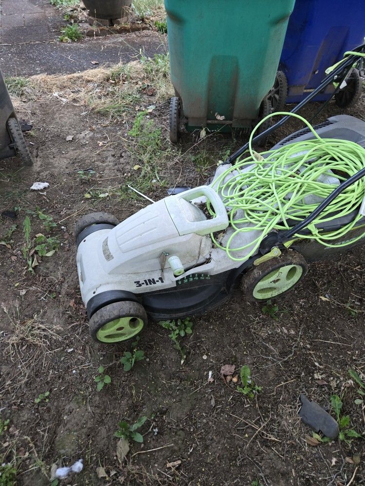 ELECTRIC GRASS CUTTER.. WORK LIKE NEW