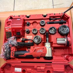 Milwaukee 6-Ton Knock-Out Tool, model: 2677-20