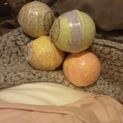 Brand New BATH Bombs 