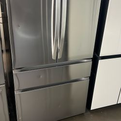 NEW OPEN BOX LG FOUR DOOR STAINLESS STEEL REFRIGERATOR 