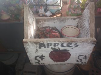 Apple kitchen decorations $30 or best offer