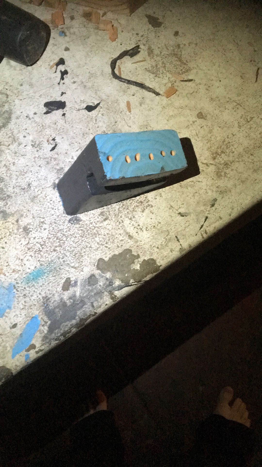 Phone Holder/speaker amplifier