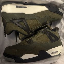 DS NEW JORDAN 4 OLIVE SIZE 9.5