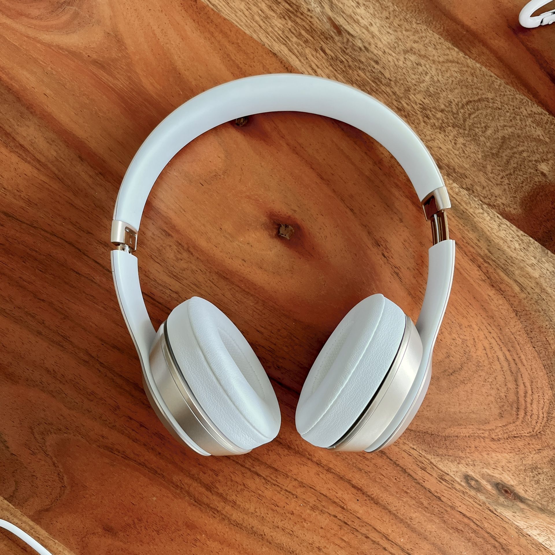 Beats Solo3 Wireless On-Ear Headphones - White