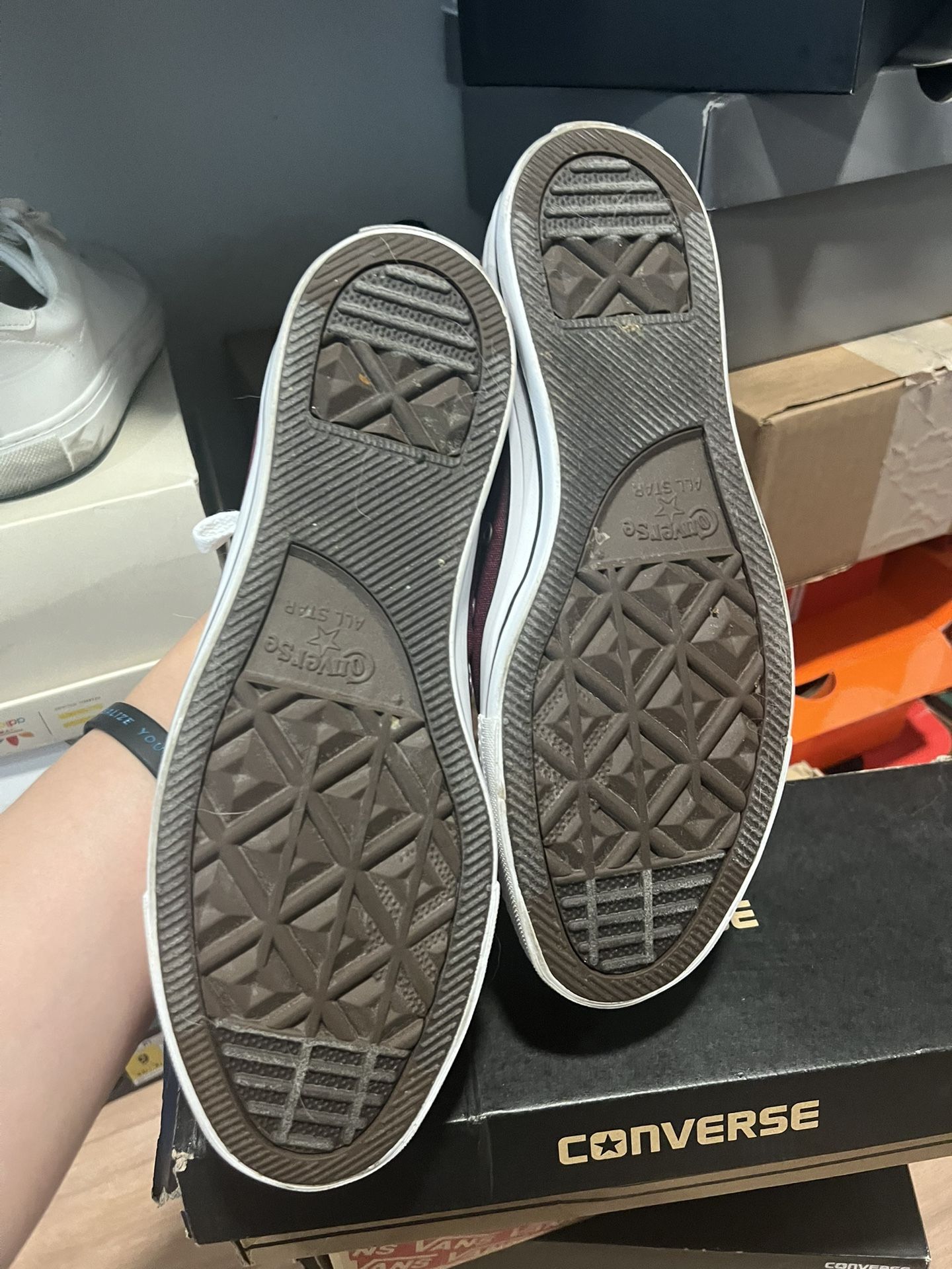 Preowned Converse Men Size 8.5