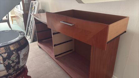 Dresser with six drawers.  Must be picked up today in West LA