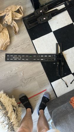 35-55” Adjustable Clip In Tv Wall Mount