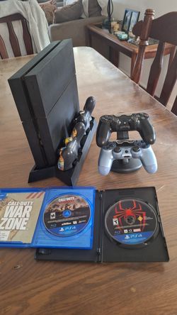 Ps4 500gb 4 controllers 2 games (see description)
