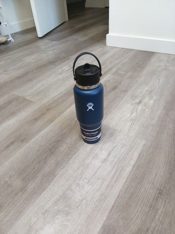 Hydro Flask Indigo 32 Oz Travel Water Bottle
