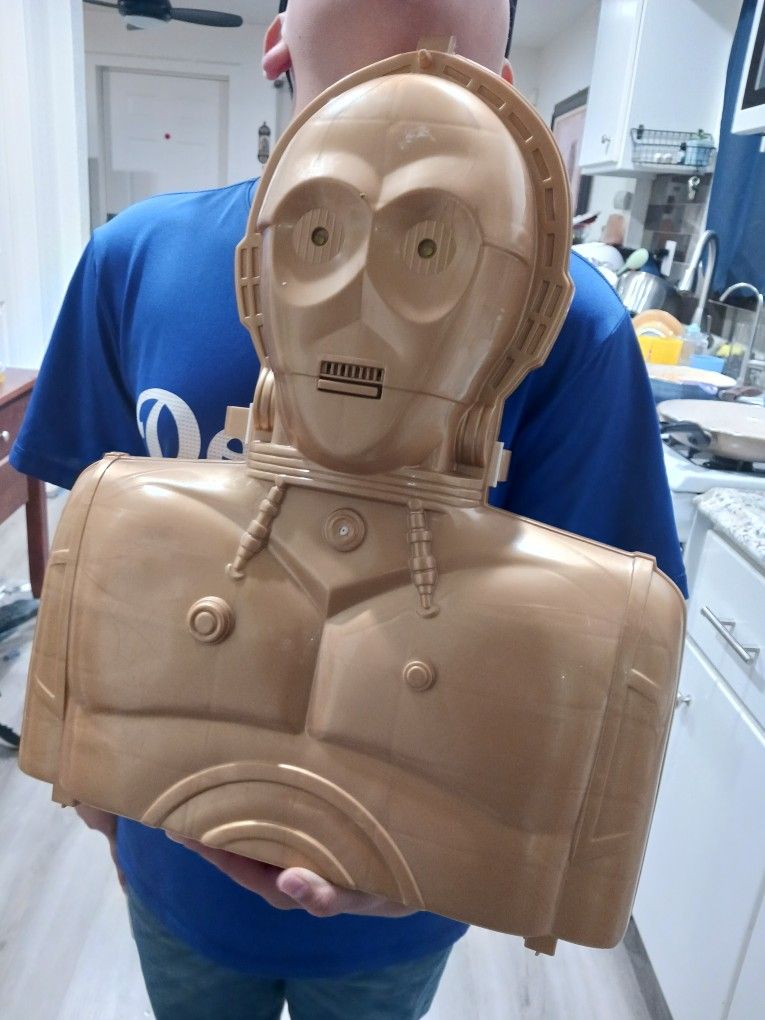 Star Wars C-3PO carry case , Talking g and light up with labels 1983 vintage. Good Condition