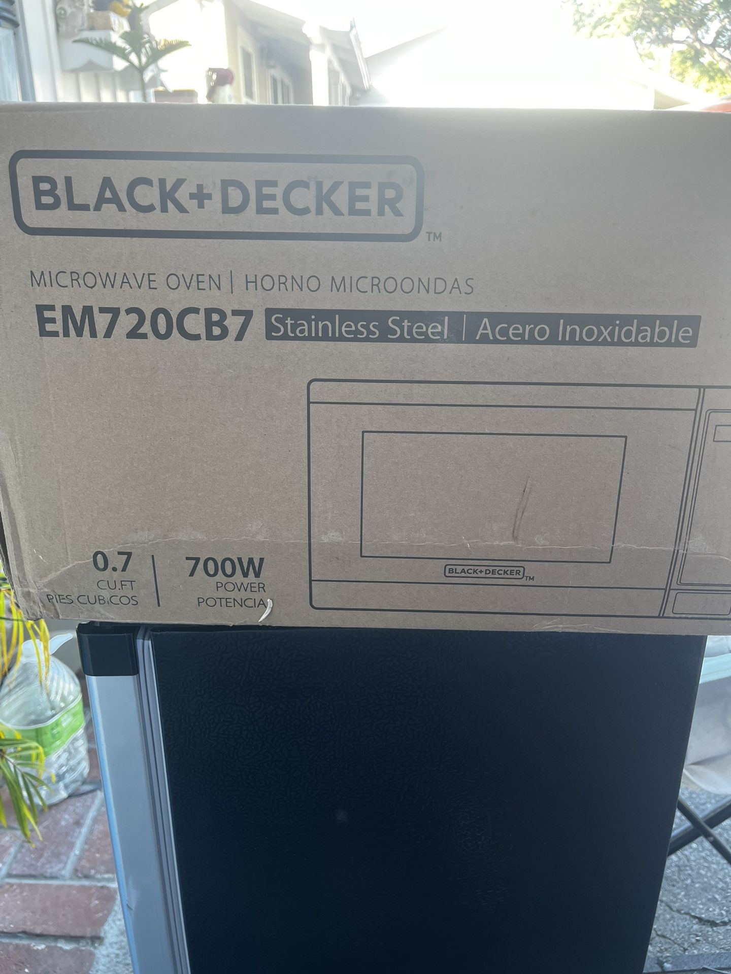 BLACK+DECKER 0.7 cu ft 700W Microwave Oven - Black