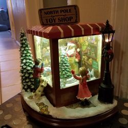 クリスマス　置物　NORTH POLE TOY SHOP Amazon.com: Santas North Pole Toy Shop : Home & Kitchen