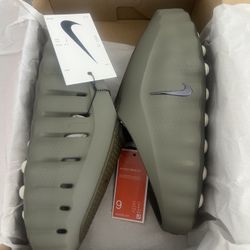 NIKE MIND Size 9 Women BRAND NEW!!!