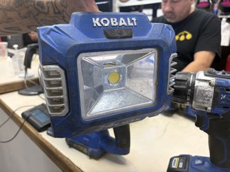 Kobalt square light
