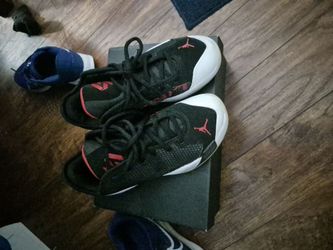 Jorden luka 77  size 7.5 basketball Sneakers Black Red White