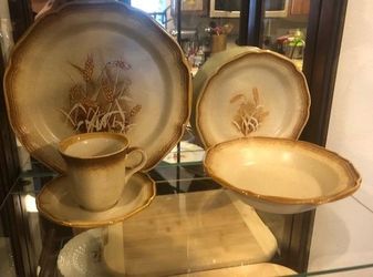 NEW Mikasa Wheat Stoneware 5 piece "Place Setting for 4"