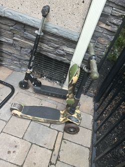 2x Kids Scooters With Lights 