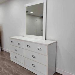 Dresser With Mirror *** Cómoda Con Espejo 