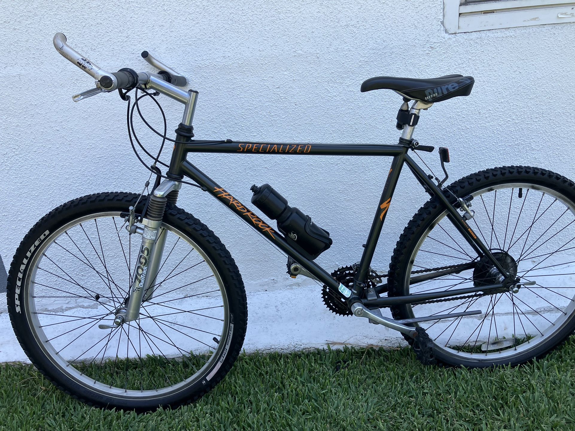 Specialized Hardrock FS. Mountain Bike. 19 Inch Frame 