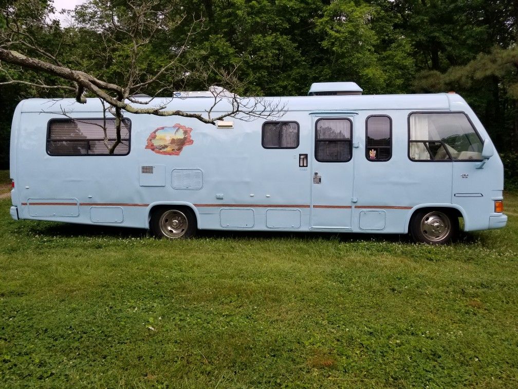 1990 Chevy RV camper motor home 30'