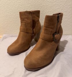 Boots size 8 1/2