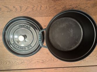 Staub Dutch Oven, 7qt