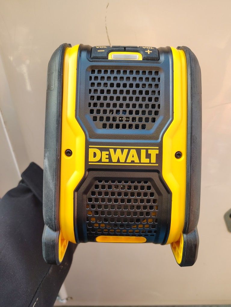 DEWALT
20V/12V Max Bluetooth Speaker Modelo DCR006