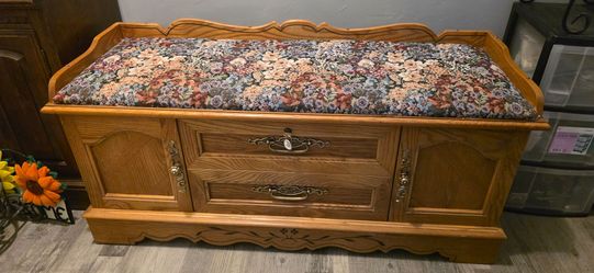 This vintage Lane oak cedar chest storage bench