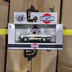 M2 Machines 1:64 1977 Datsun Pickup Auto-Thentics Release 108