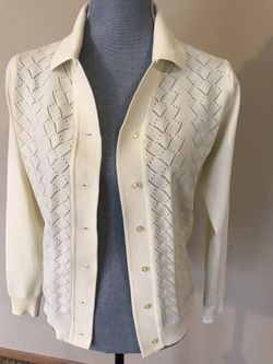 Ladies sweaters $5ea