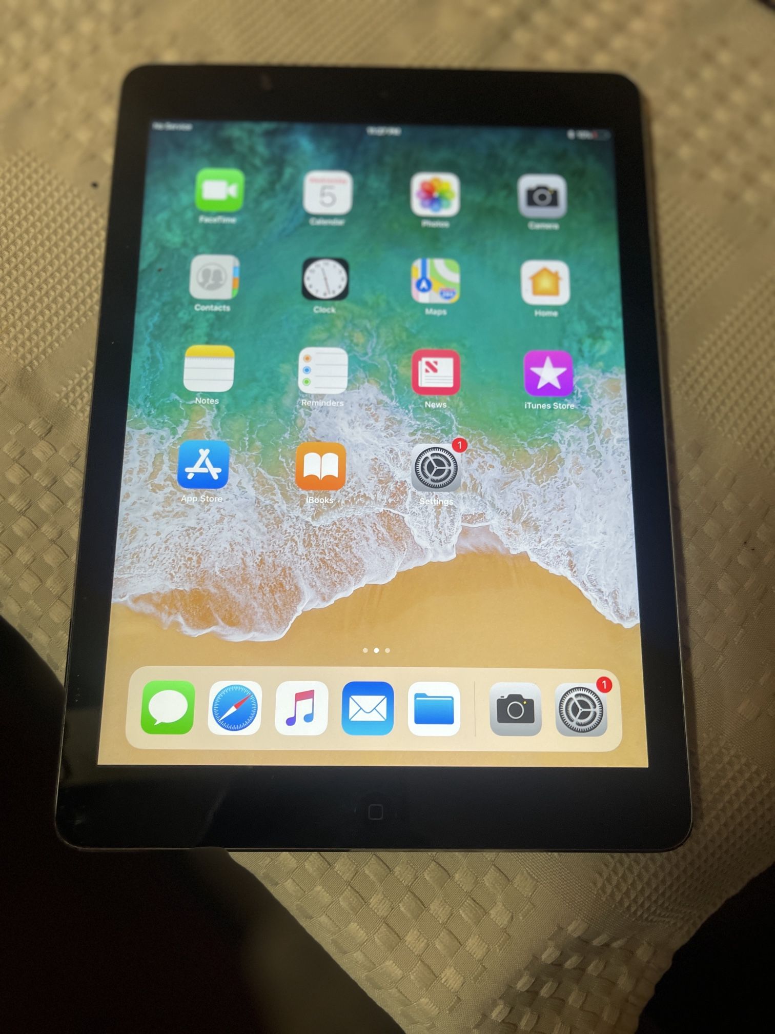 iPad Air 1st Gen 128gb Working Excellent. Wifi - Cell. 