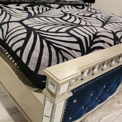 King Size bed, very good material (mattress not included)