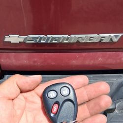 Car Keys And Remotes  / Llaves De Carro Y Controlles 