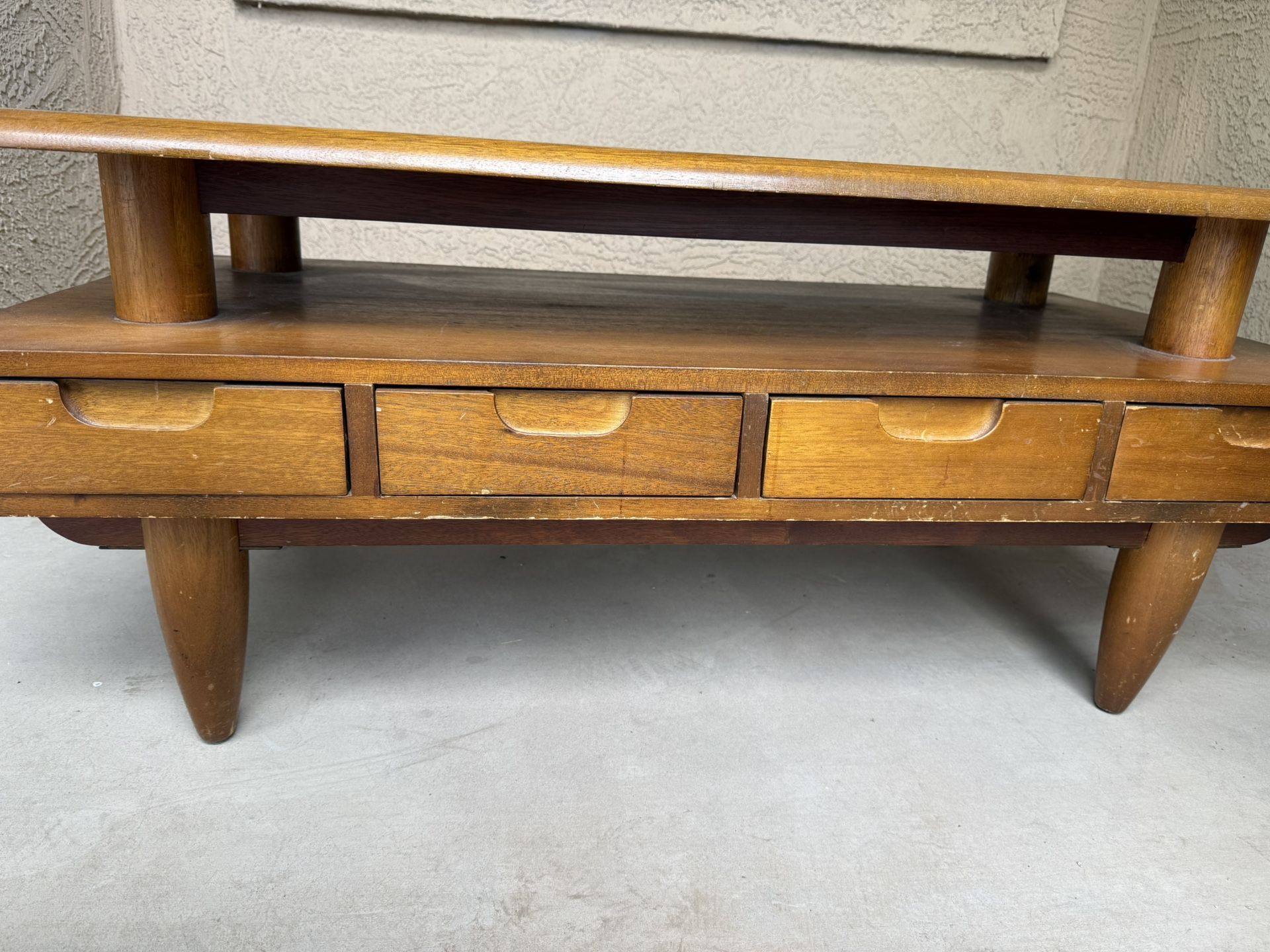 Coffee Table  - Tons of Storage!!