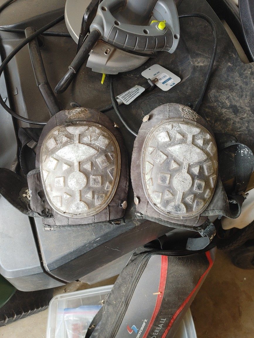 Knee Pads $5