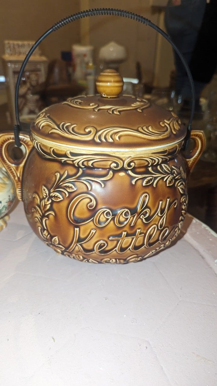 Vintage Cooky Kettle